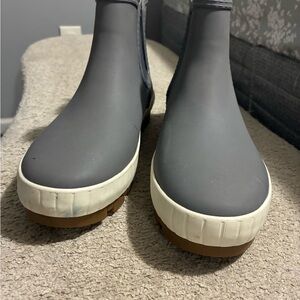 Sperry Gray and White Women's Winter Boots